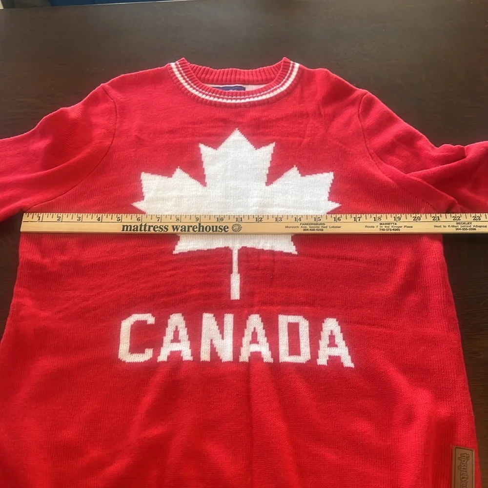 Tipsy Elves Red Maple Leaf Crewneck Sweater. Size Men’s  large Canada